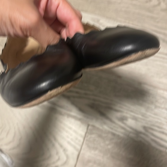 Chloe Lauren Black Leather Scalloped Flats - Picture 6 of 8
